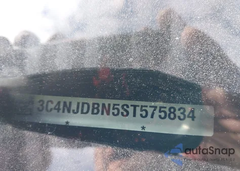 2025 Jeep Compass Latitude 4X4 z USA, uszkodzony, nr VIN 3C4NJDBN5ST575834